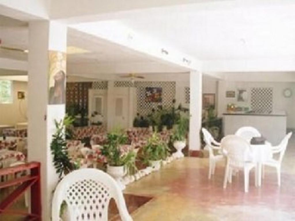Sunflower Resort & Villas Runaway Bay Exterior photo